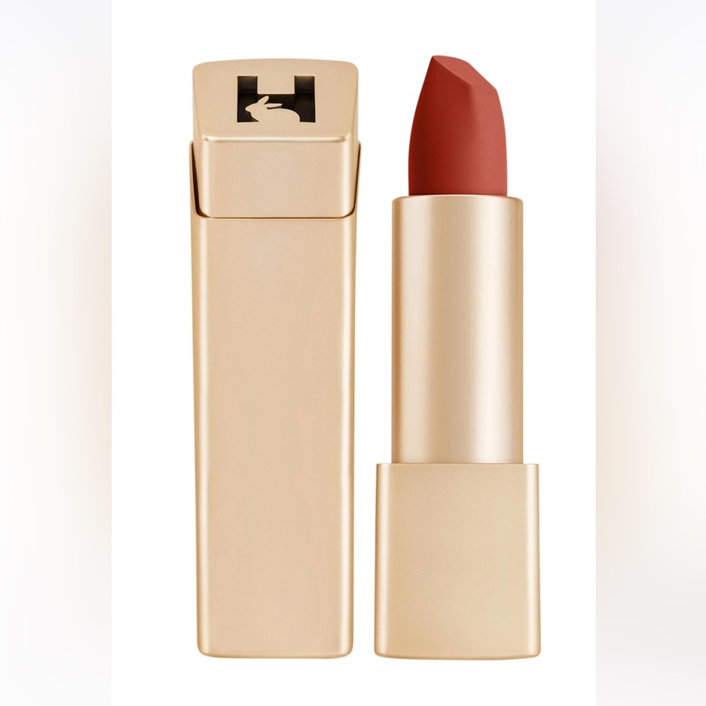 Hourglass
Unlocked Soft Matte Lipstick.                        Color:Zinnia 358